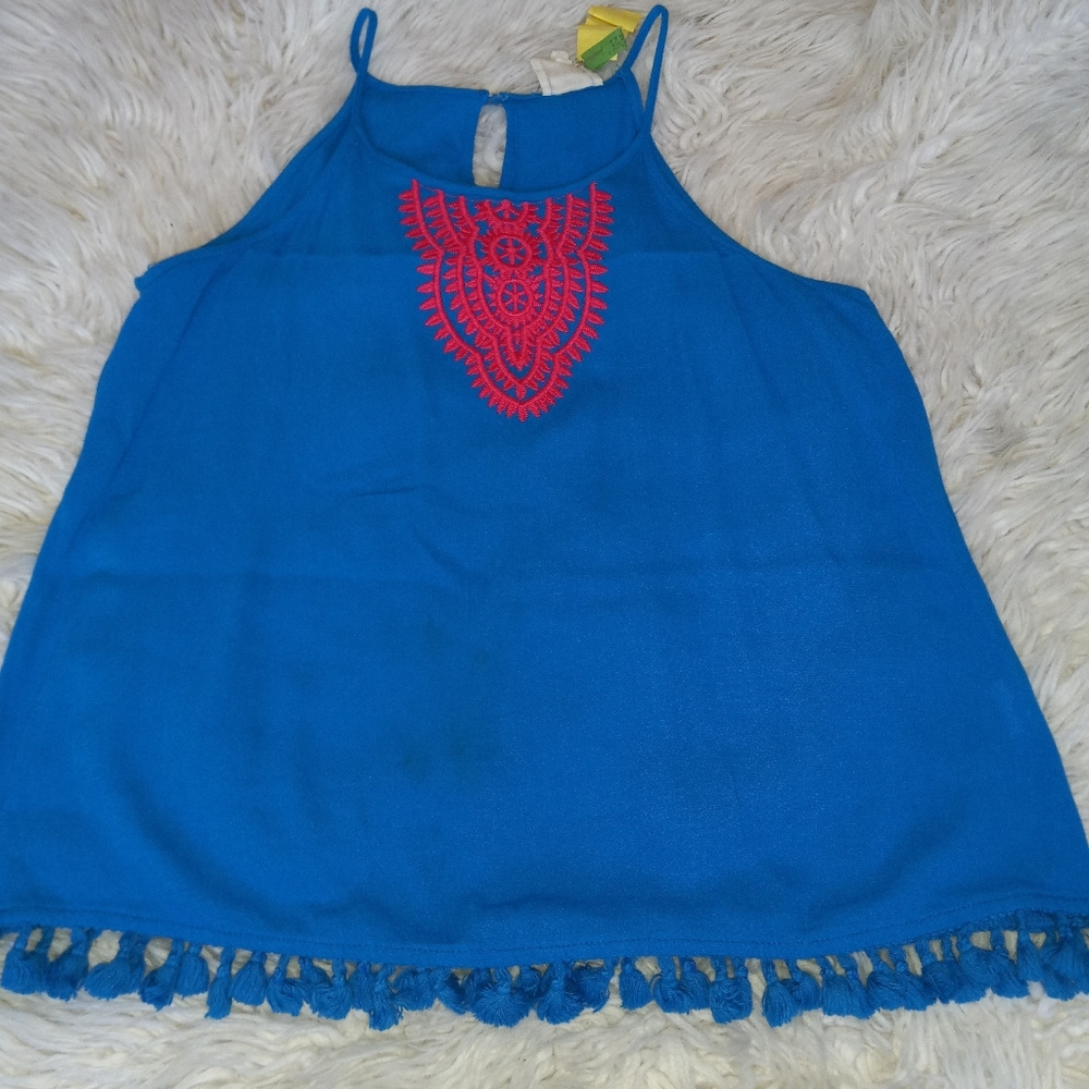 blue top, w/ pink detailing, and cute fringe!